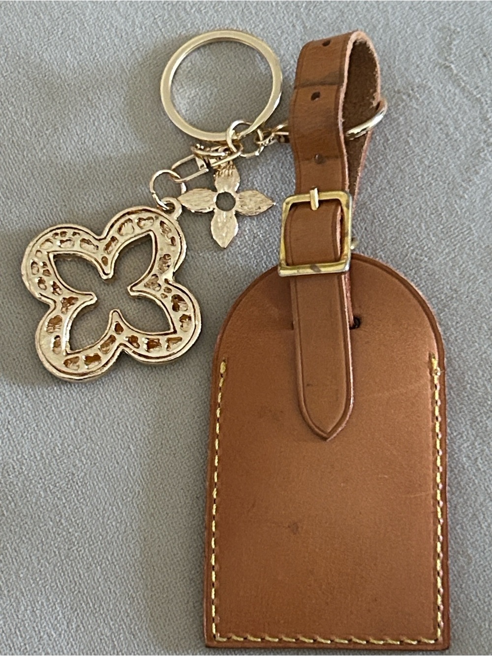 Louis Vuitton Leather LUGGAGE/bag Tag w/ unbranded charm EUC - Picture 5 of 8